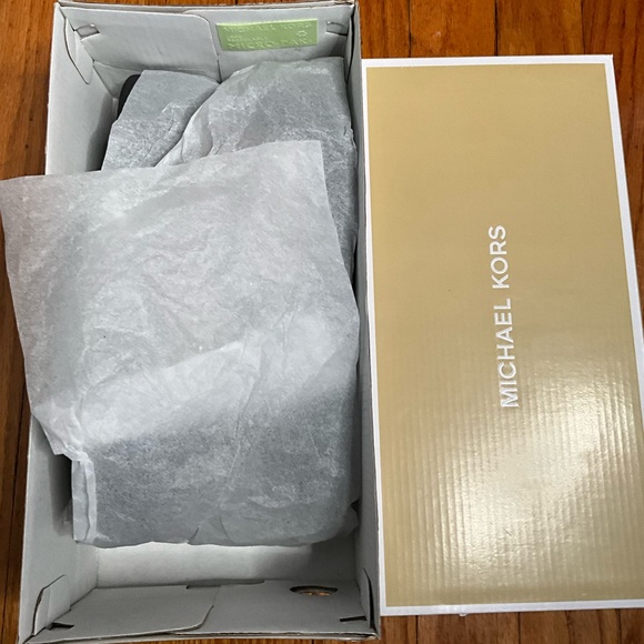 - ꜱᴀɴᴅᴀʟꜱ ᴘʟᴀᴛꜰᴏʀᴍ ,  ʙʀᴀɴᴅ : ᴍɪᴄʜᴀᴇʟ ᴋᴏʀꜱ , ꜱɪᴢᴇ : 7 , ᴄᴏʟᴏʀ : ʀᴏꜱᴇ ɢᴏʟᴅ - Picture 5 of 5